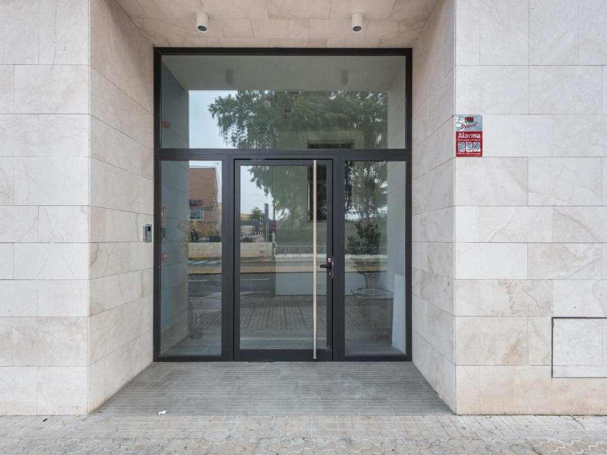 Limehome Sevilla Calle Torcuato Luca De Tena - Digital Access Exterior foto
